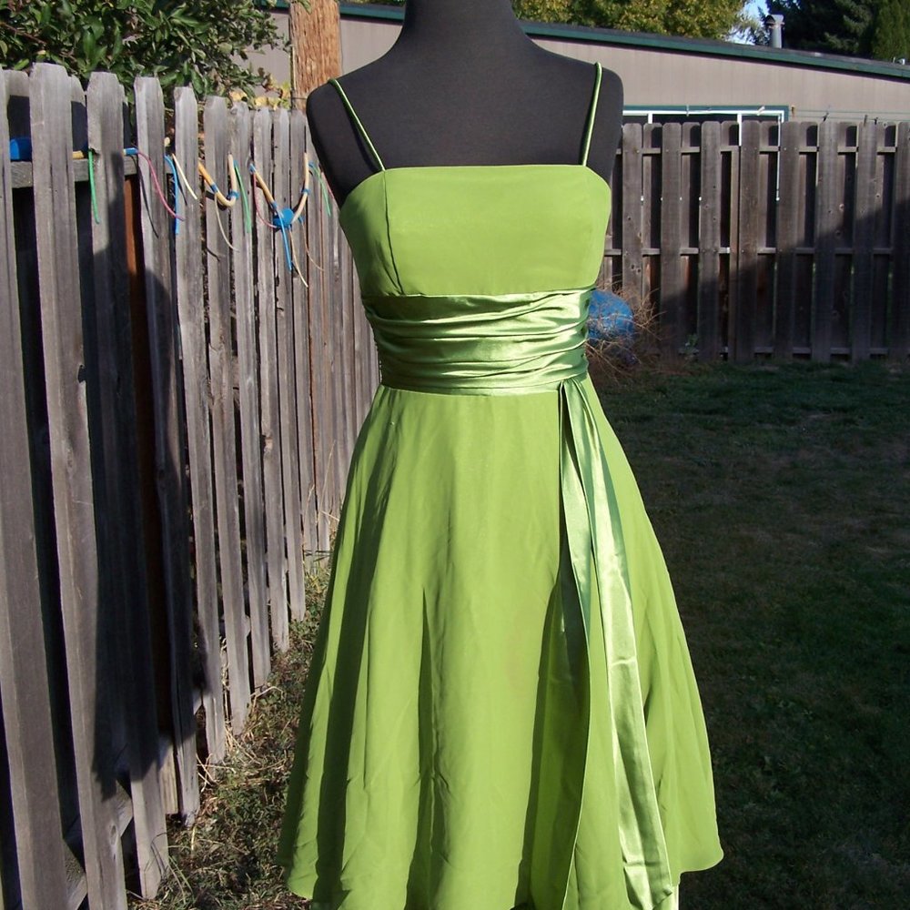 Juniors/Women lime green formal dress, size S, WEDDING, PROM, HOMECOMING
